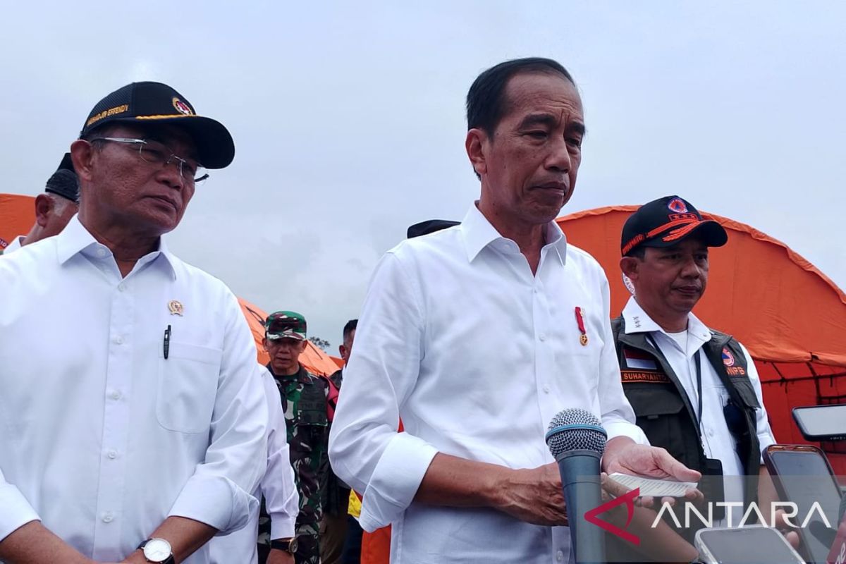 President inspects flood-hit area in West Sumatra's Agam