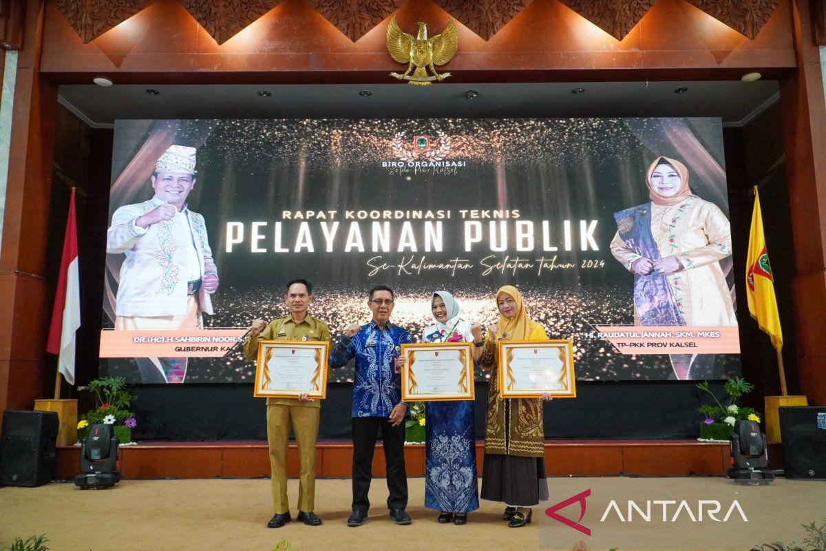 Banjarmasin receives three awards in public service, governance