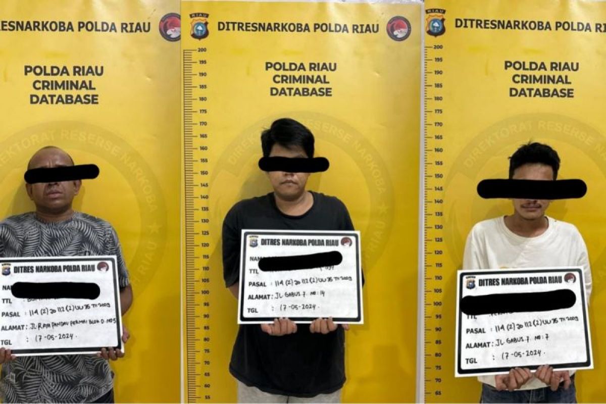 Tiga pengedar beserta ratusan ekstasi diamankan polisi di Pekanbaru, mengaku barang dari Lapas