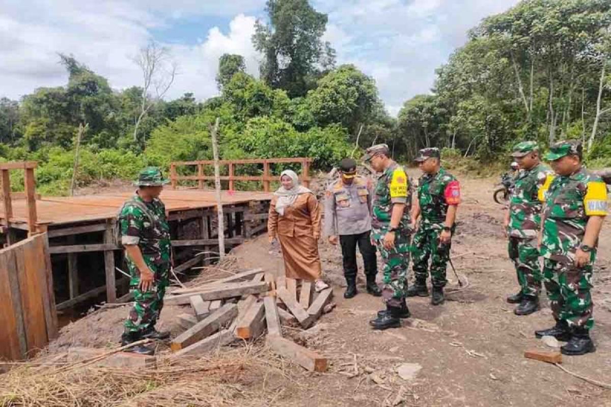 Wabup Kotim tinjau progres TMMD di Tanah Mas