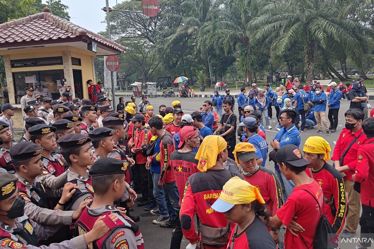 Buruh di Kabupaten Tangerang tuntut kebebasan berserikat