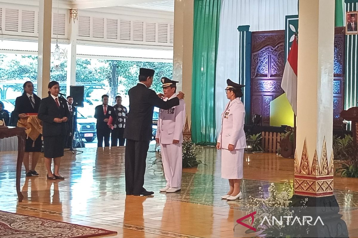 Sultan HB X lantik Pj Wali Kota Yogyakarta dan Pj Bupati Kulon Progo
