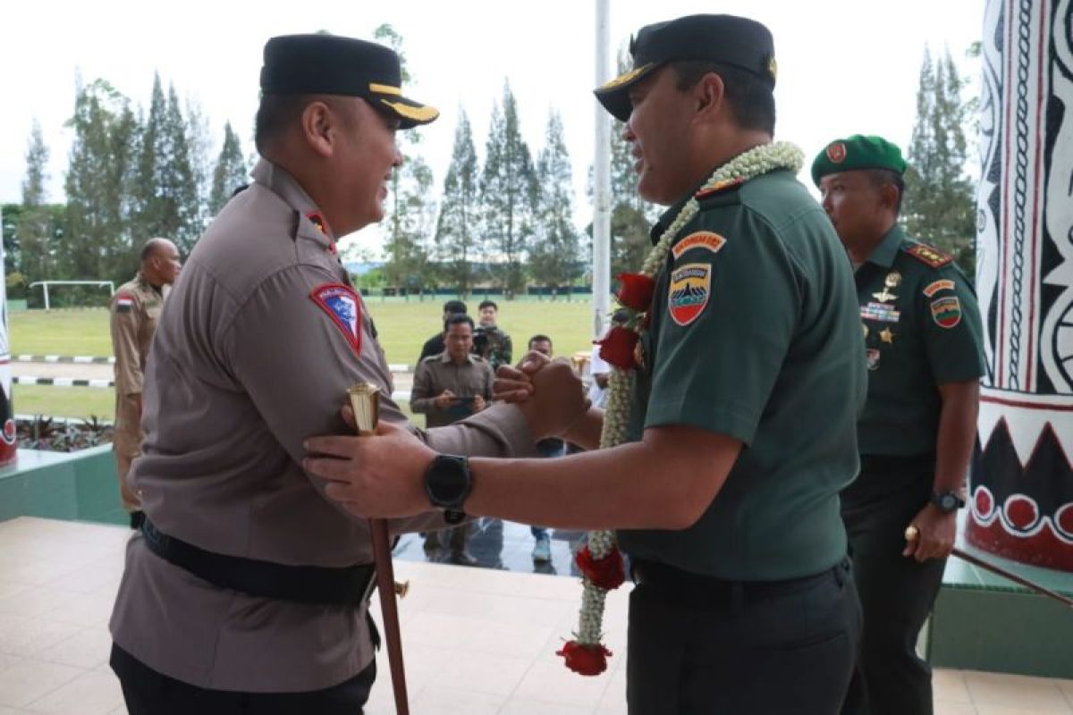 Kapolres Simalungun di acara kunjungan kerja Danrem 022/Pantai Timur, harapkan  kerja sama TNI-Polri semakin baik