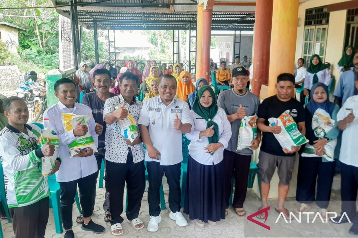 Pemkab Gorontalo salurkan bantuan benih jagung dan beras