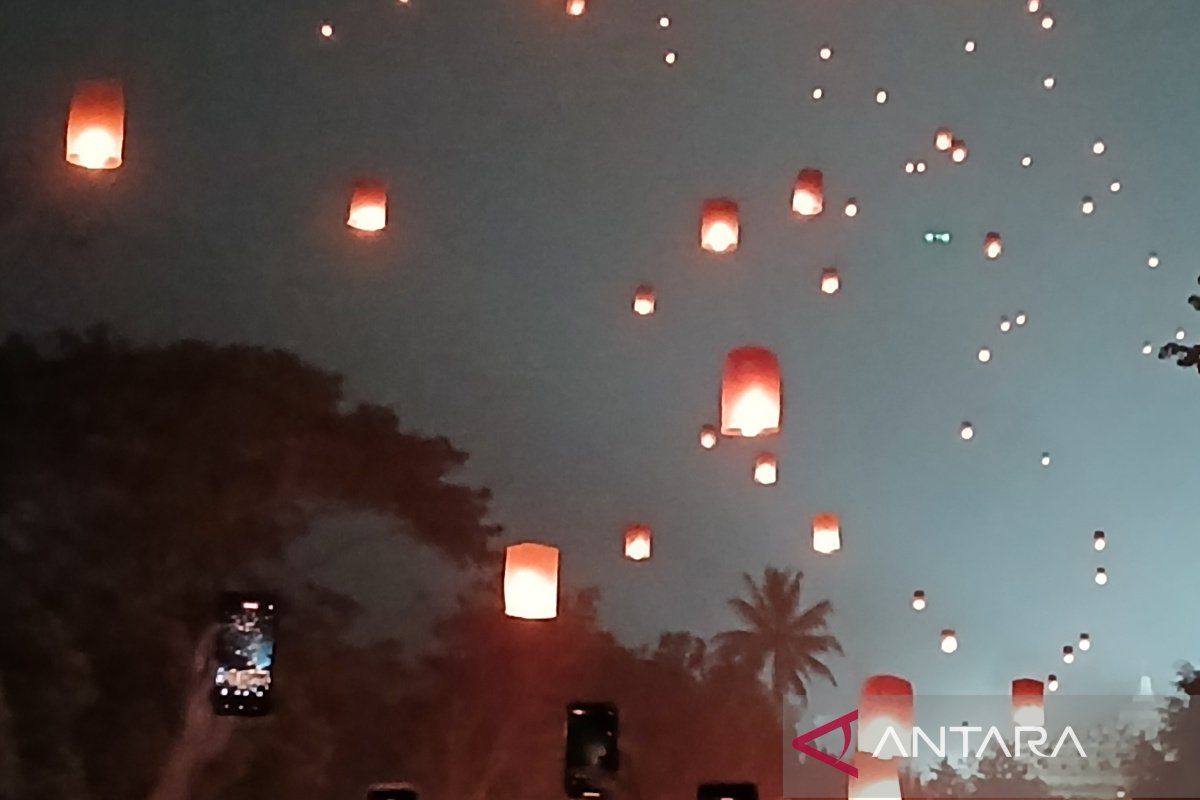 Rangkaian Waisak di Candi Borobudur ditutup dengan Festival Lampion