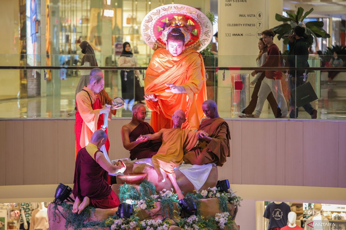 Rupang Buddha bergerak terbesar di dalam gedung - ANTARA News Jawa Timur