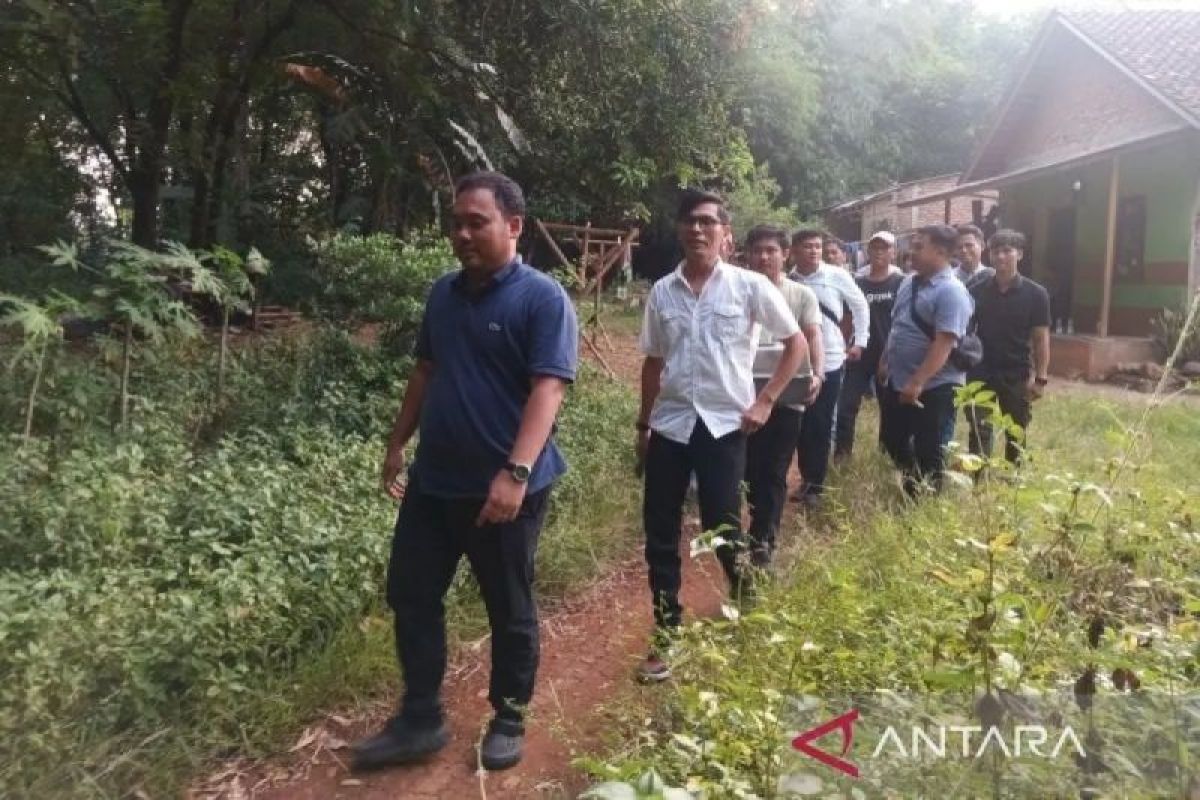 Polisi geledah rumah Perong, tersangka pembunuh Vina di Cirebon