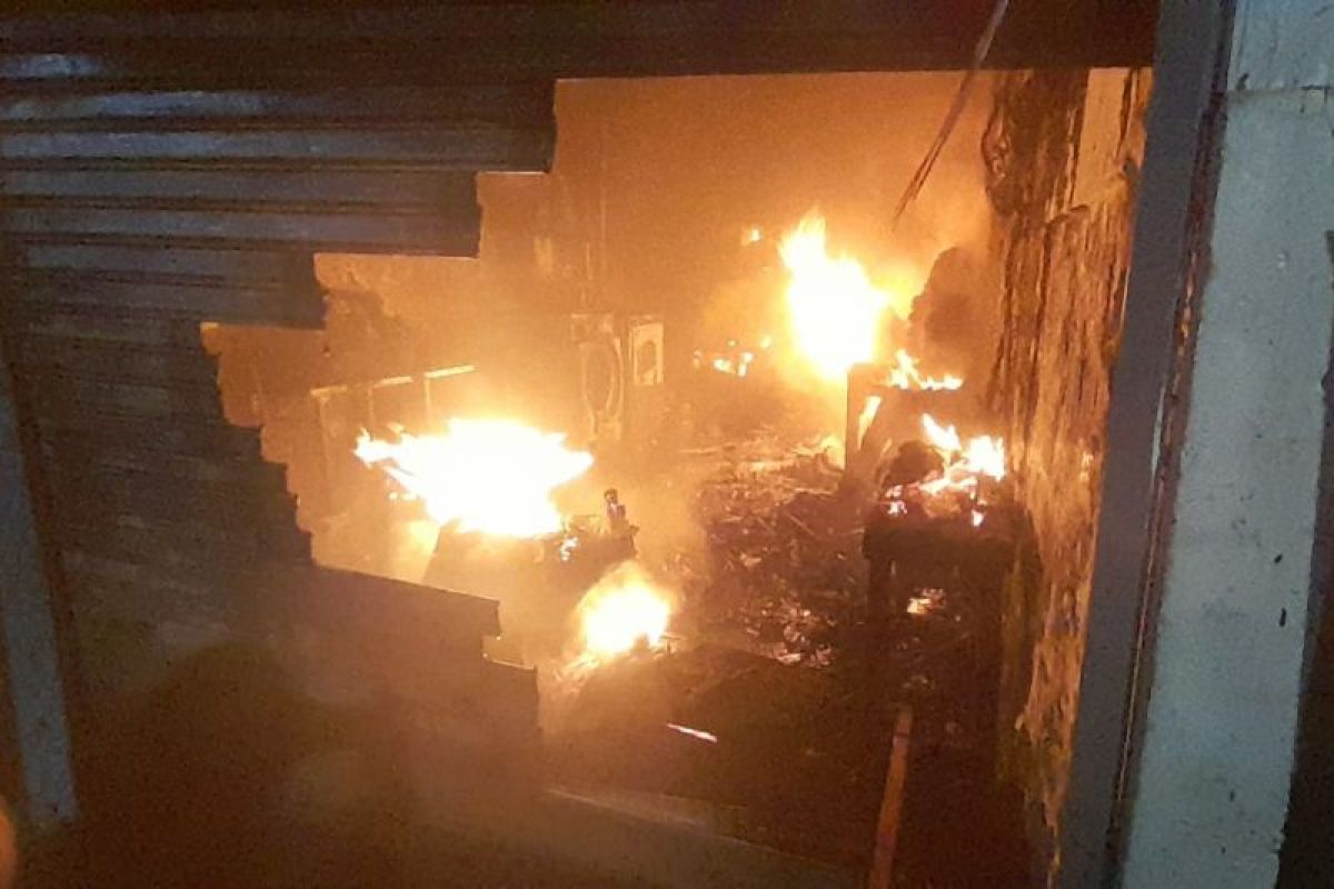 Kebakaran empat kios di Tambora Jakarta Barat