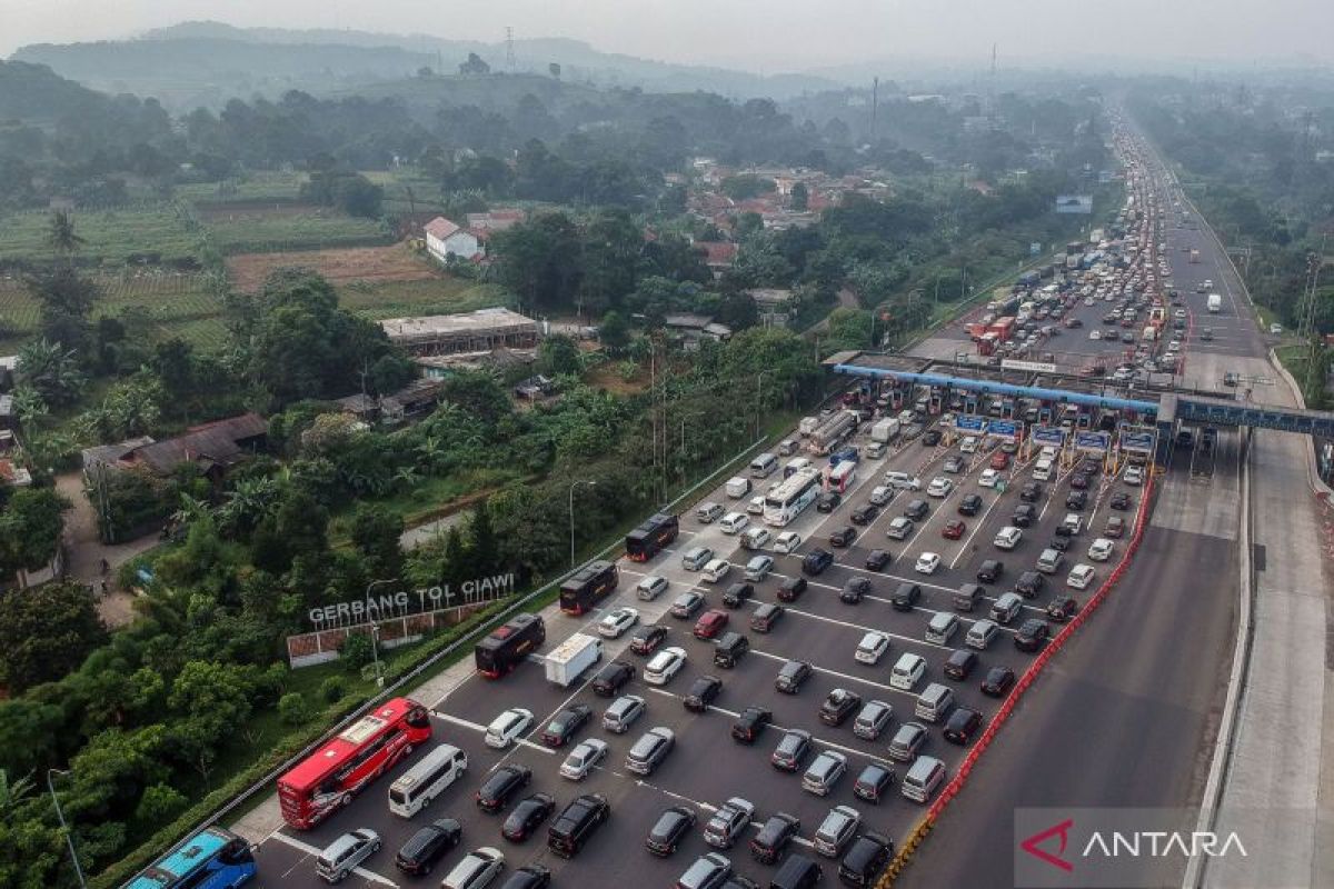 Libur panjang akhir pekan, wisatawan padati Puncak Bogor - ANTARA News