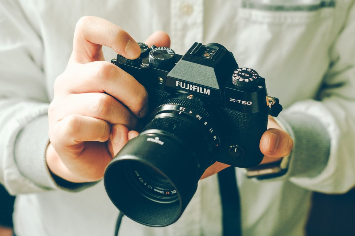 FUJIFILM rilis dua kamera dan dua lensa baru