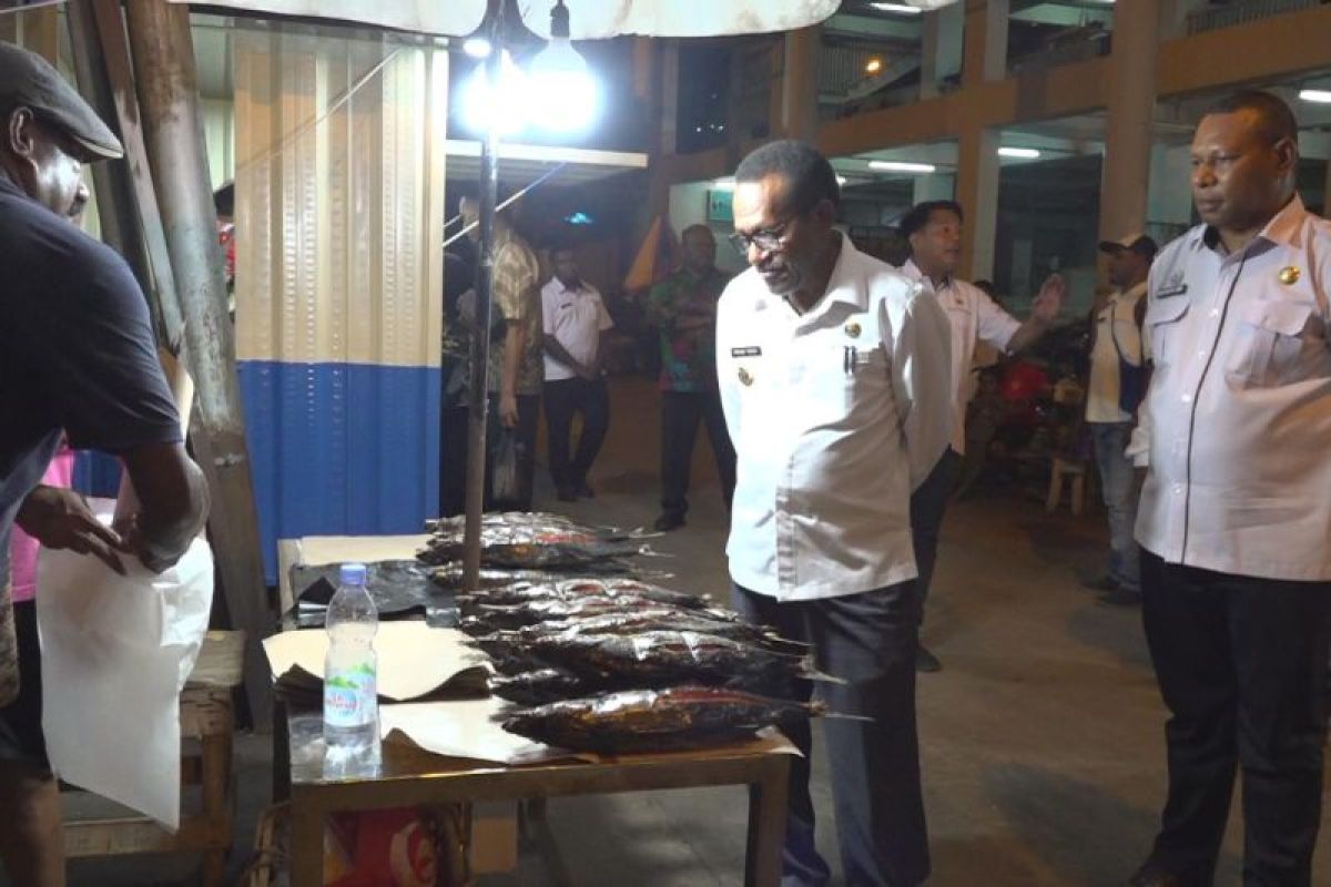 Dinas Perikanan beri bantuan booth kontainer ke pedagang ikan asap