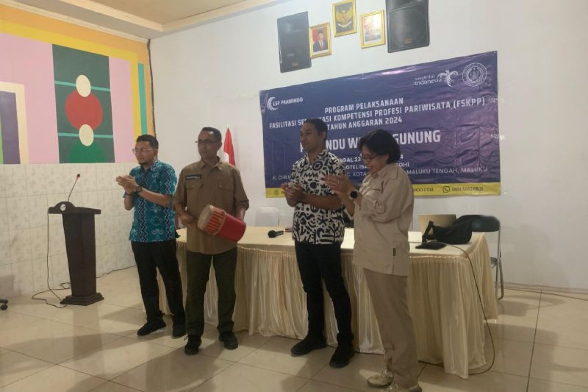 Tingkatkan kualitas layanan, 56 pemandu wisata gunung di Maluku ikut sertifikasi