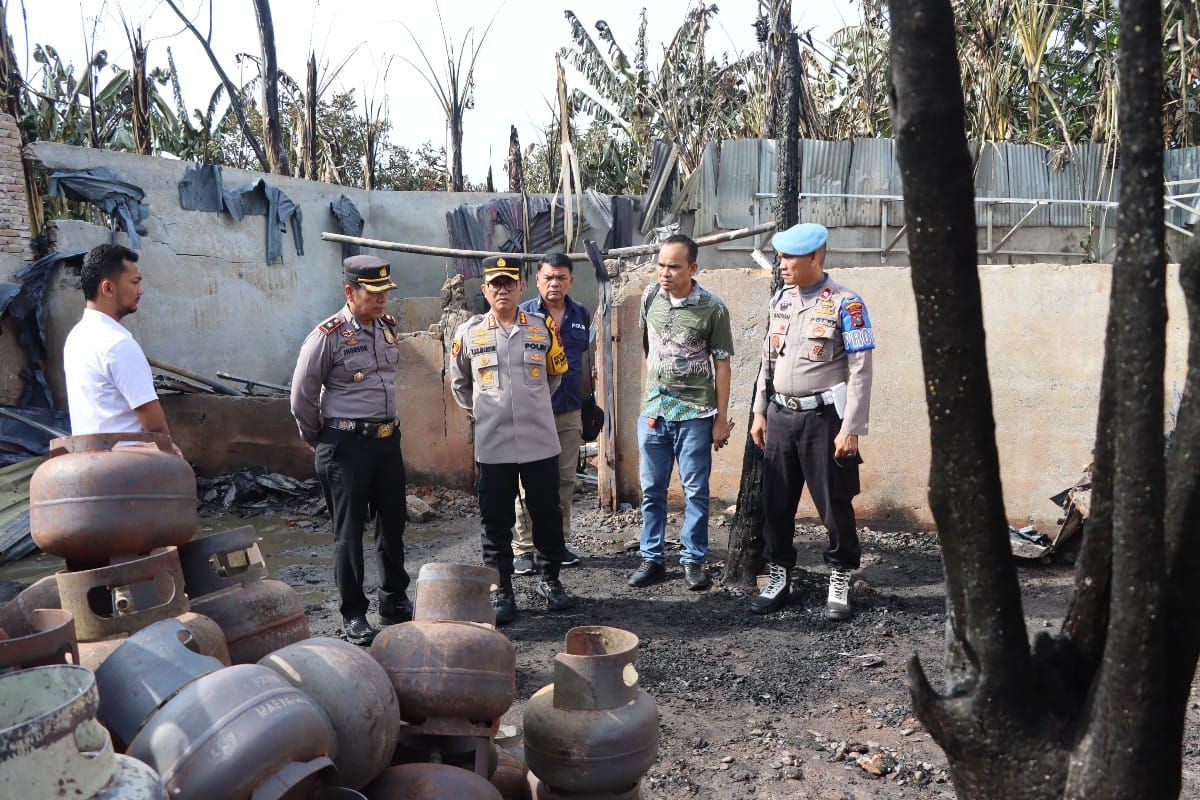 Polisi selidiki kebakaran pangkalan elpiji, 13  orang terluka