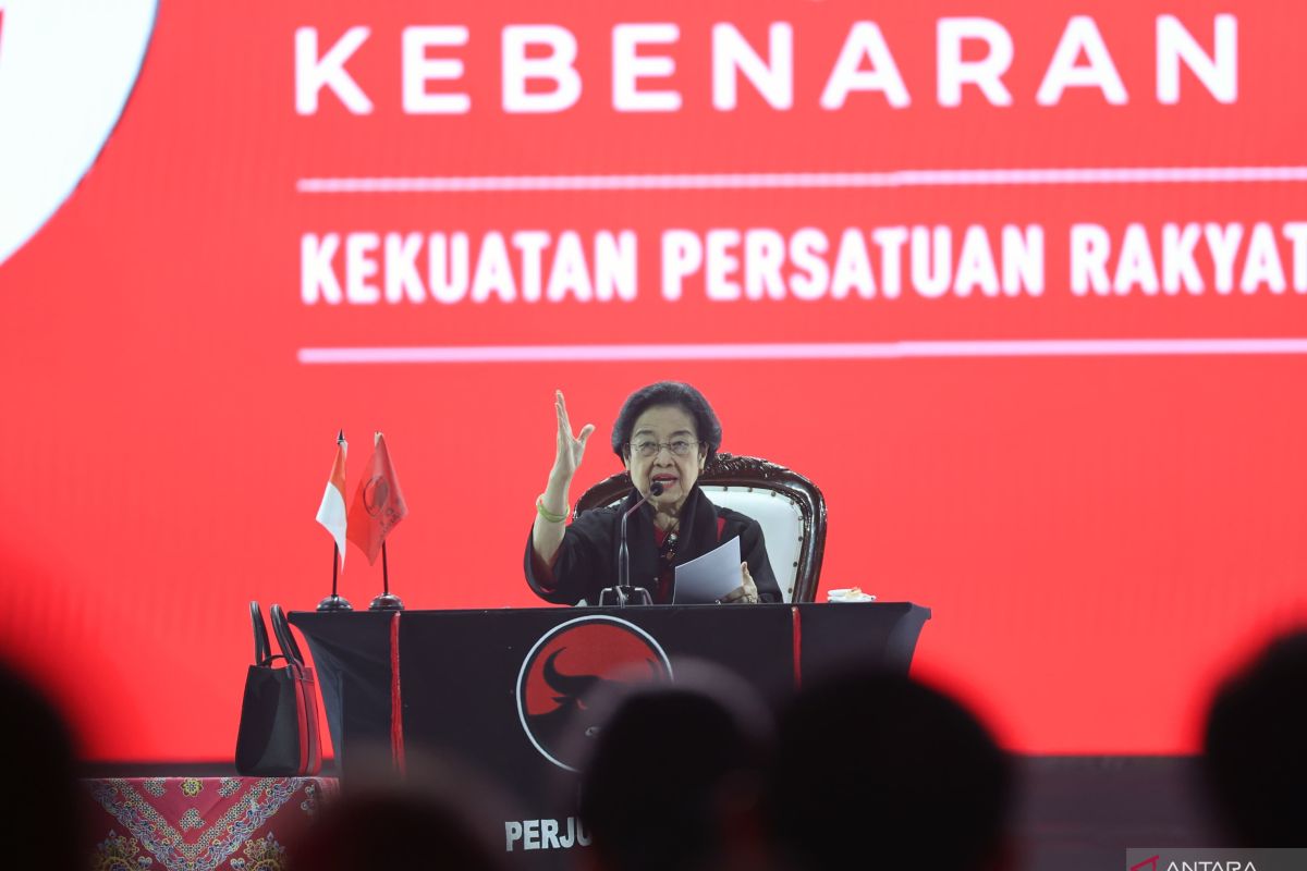 Megawati singgung pemimpin otoriter populis di Rakernas PDIP