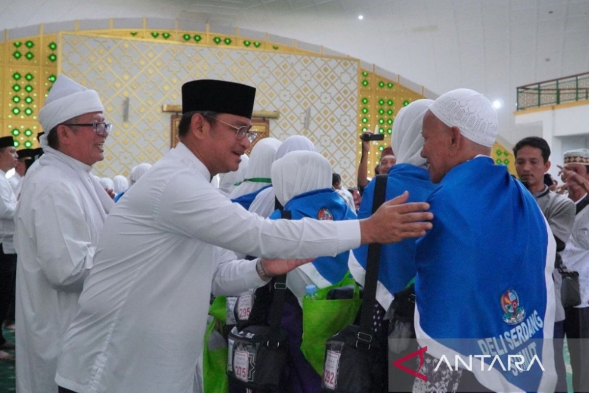 Pj Bupati Deli Serdang lepas keberangkatan 104 calon haji