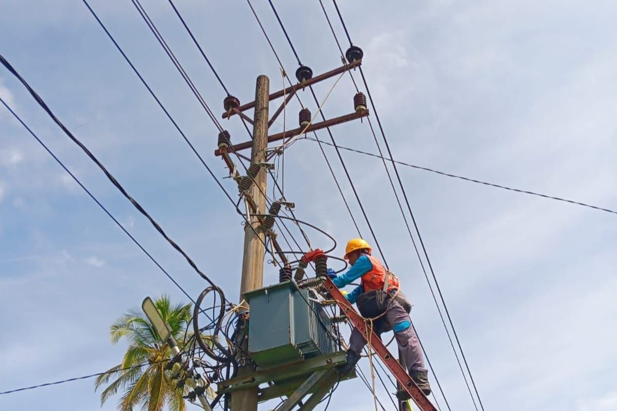 PLN pulihkan jaringan listrik akibat cuaca buruk di Aceh Selatan