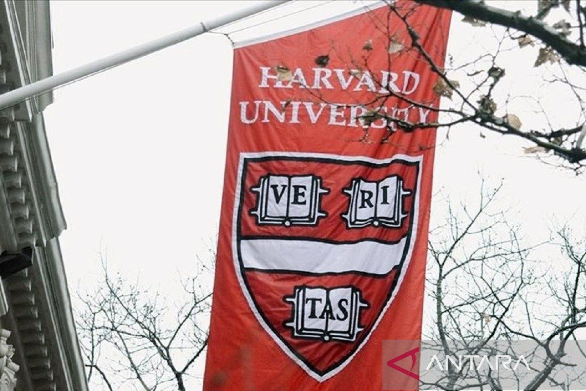 Harvard tahan 13 gelar mahasiswa, ratusan "walkout" saat wisuda