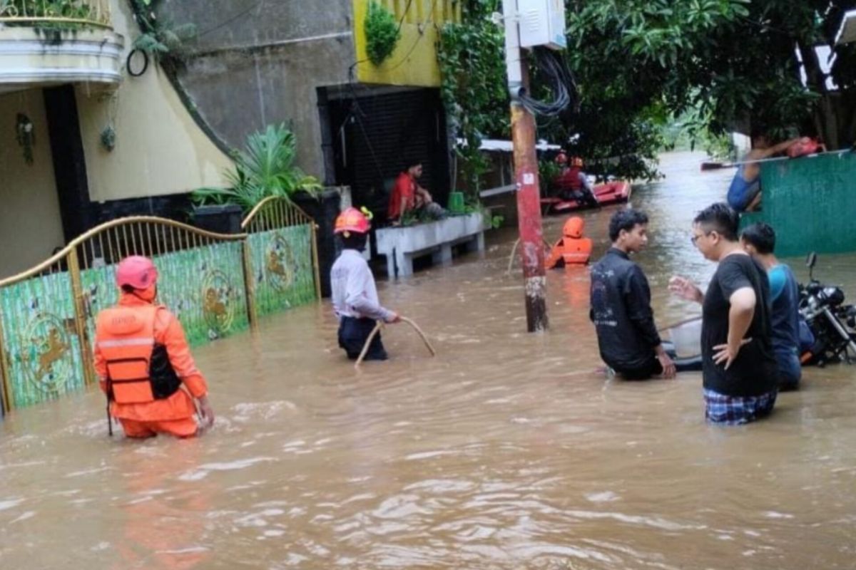 Ketinggian banjir di empat RT Pejaten Timur capai 260 centimeter  pada Sabtu pagi
