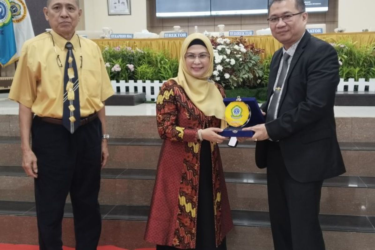 Guru Besar Untag ikut semangati para lulusan Universitas Sjakhyakirti