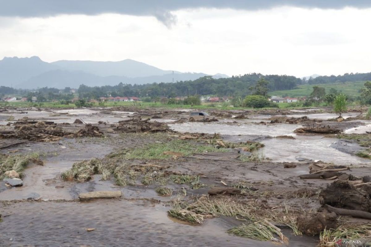 BNPB berencana ledakkan batuan material sisa banjir lahar dingin Gunung Marapi