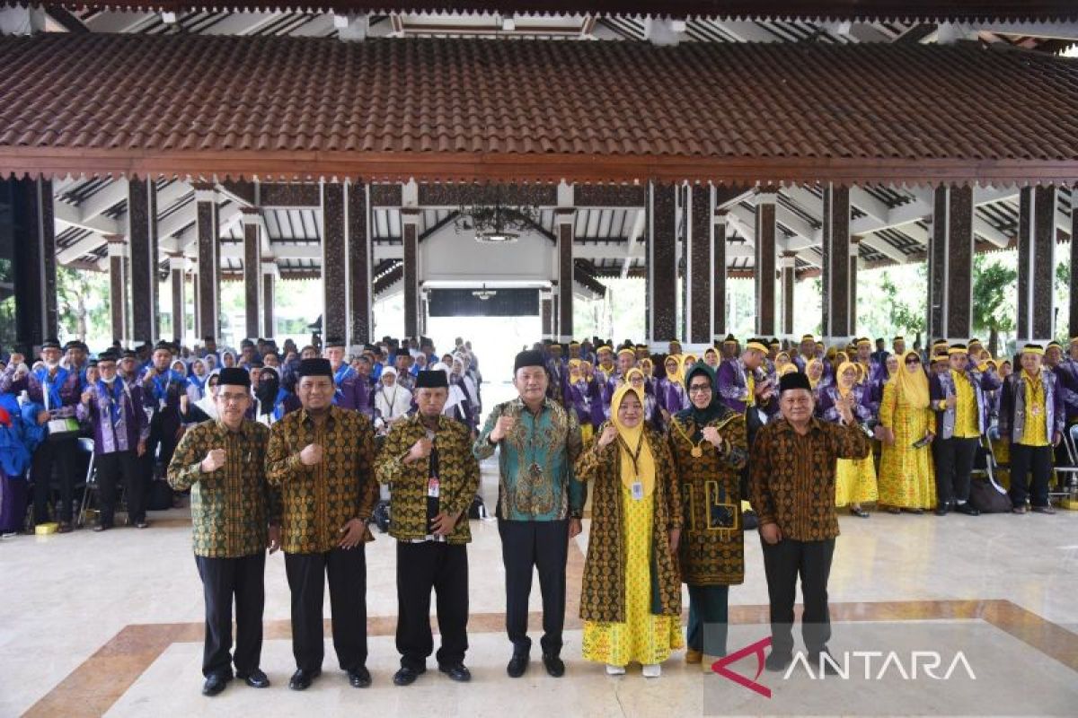 Pemkab Sidoarjo fasilitasi pemberangkatan JCH ke Asrama Haji Surabaya