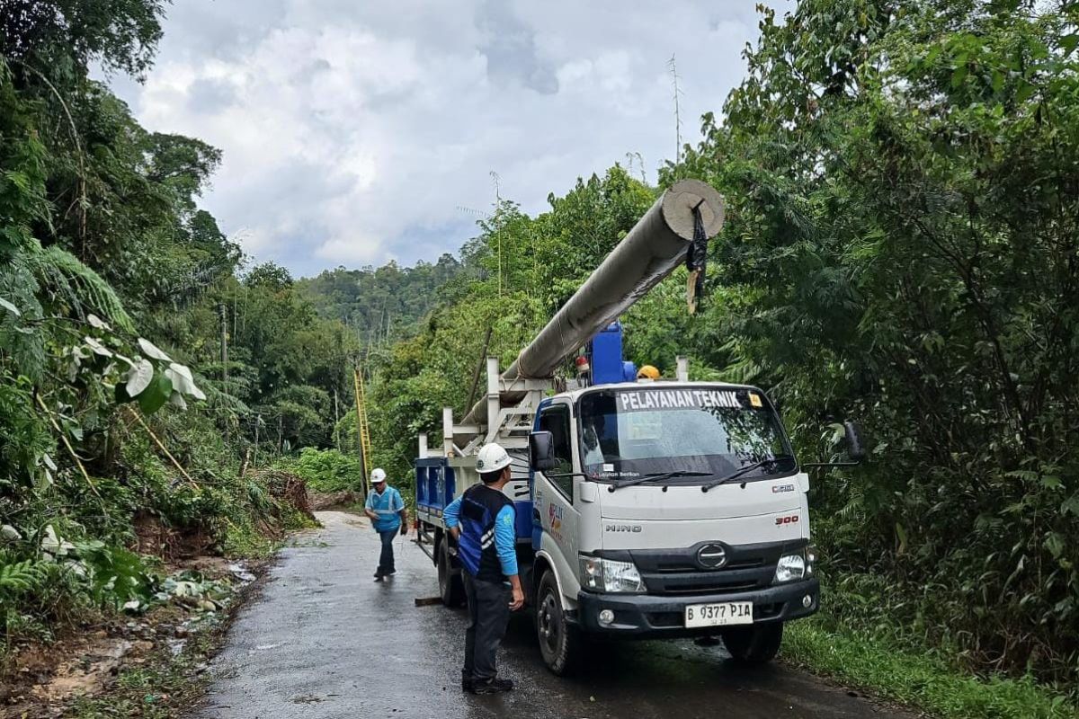 PLN atasi kelistrikan akibat longsor di Suoh Lampung Barat