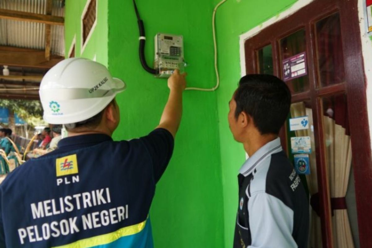 PLN "terangi" 3.217 desa di Kalimantan Selatan dan Kalimantan Tengah
