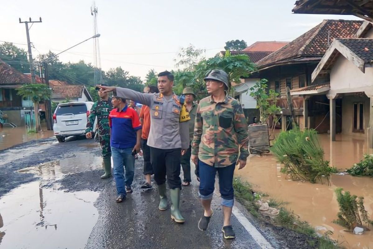 Pj Bupati OKU segera perbaiki rumah rusak diterjang banjir