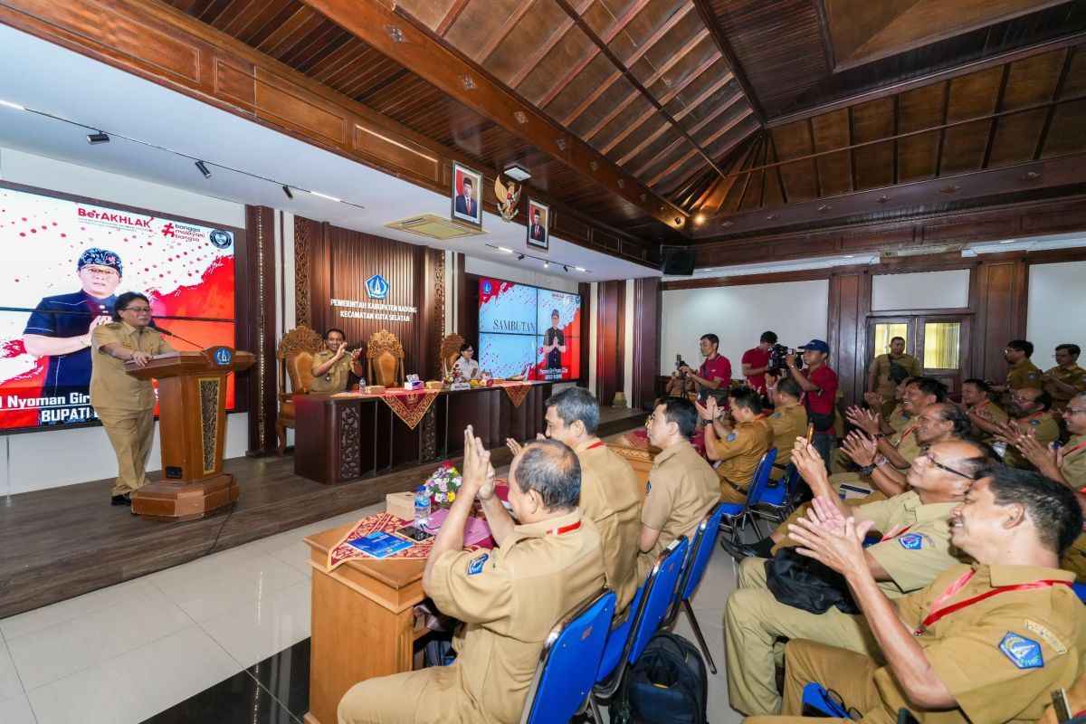 Pemkab Badung tingkatkan kemampuan aparatur desa atasi permasalahan