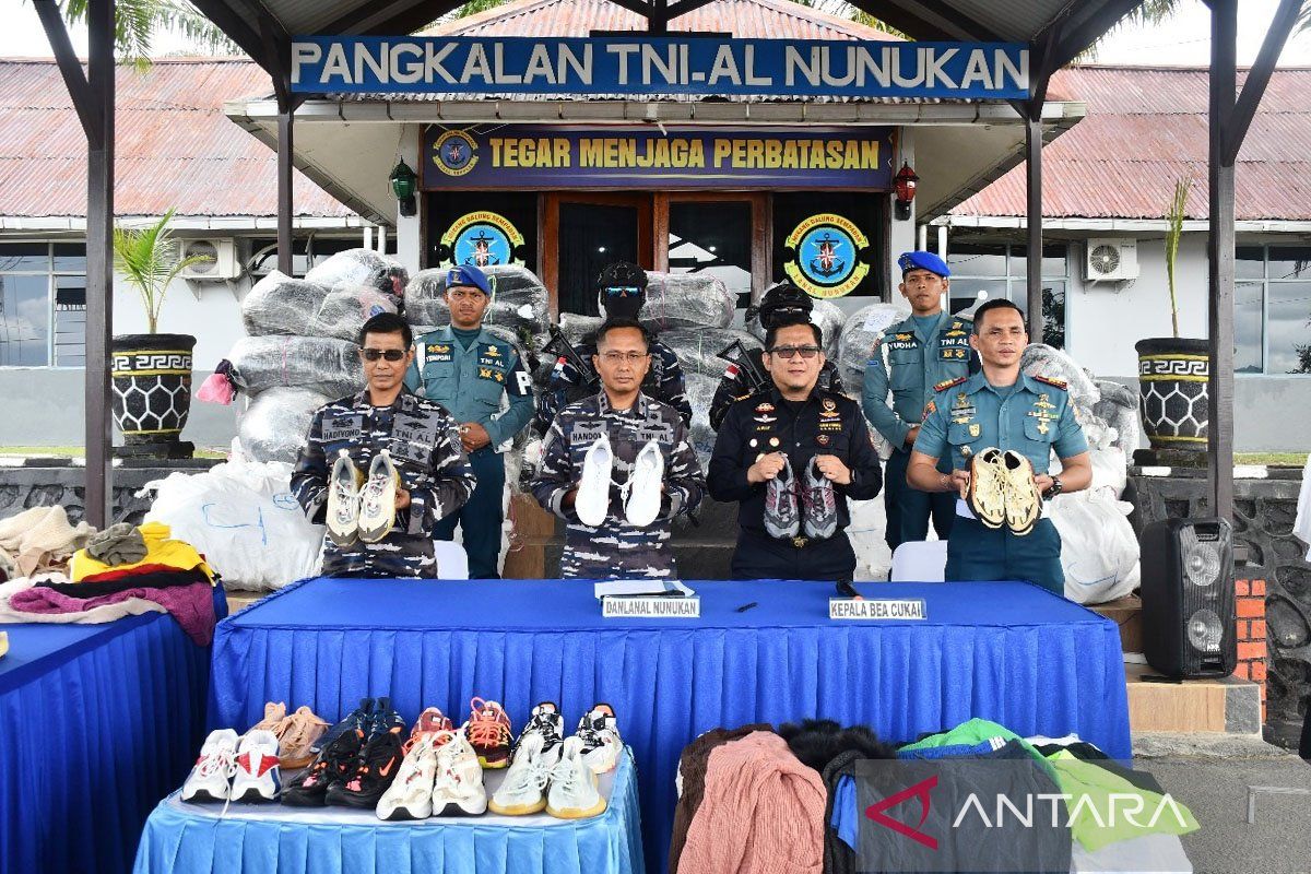 Lanal Nunukan gagalkan penyelundupan 50 karung pakaian bekas Malaysia