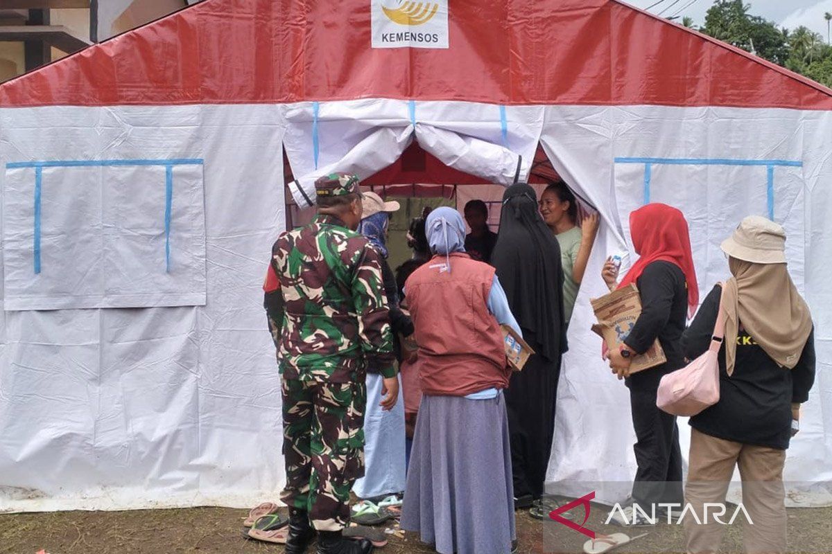 Tim Satgas salurkan bantuan logistik ke areal pengungsian Gunung Ibu