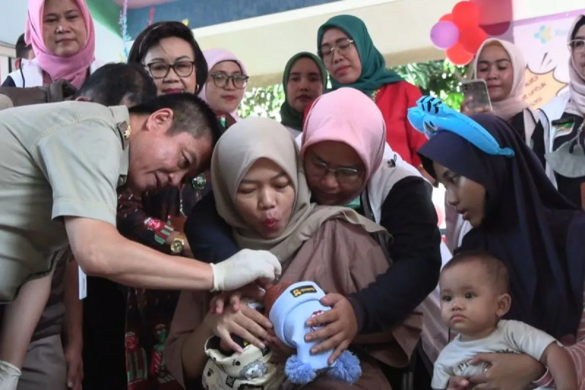 Jakarta government offers free pneumonia vaccine for children