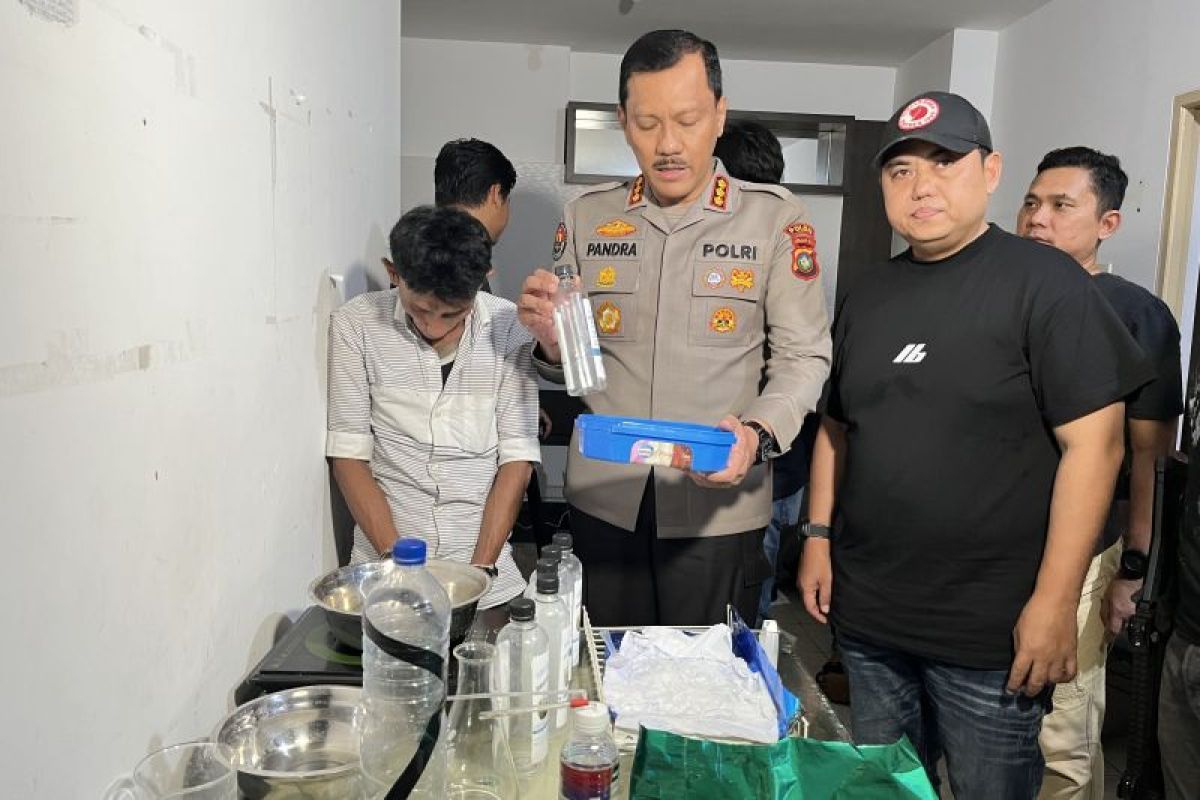 Polda Kepri gerebek apartemen tempat produksi sabu cair di Batam