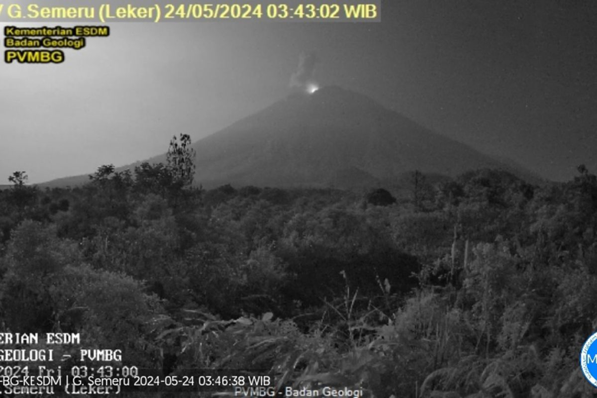 Semeru kembali erupsi selama 130 detik