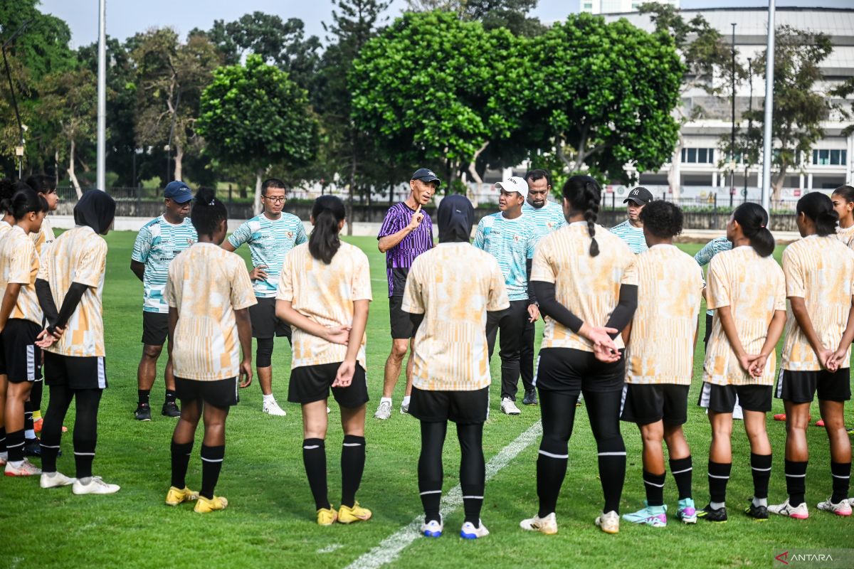 Erick Thohir: sepak bola putri Indonesia harus berani kerjakan mimpi