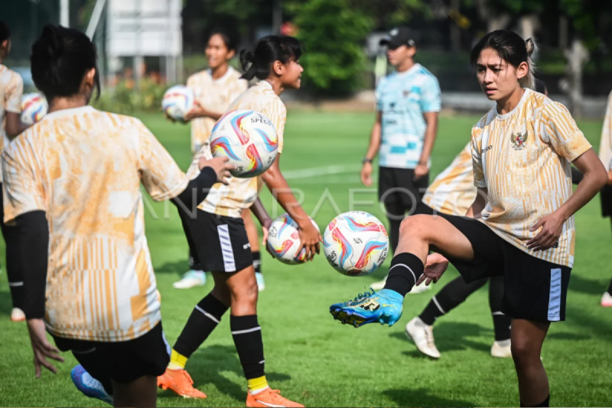 Latihan Timnas putri Indonesia