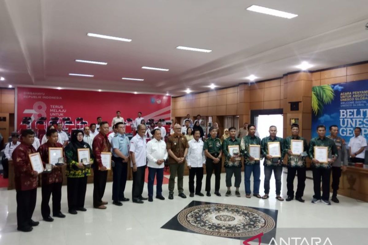 PMI Belitung berikan penghargaan kepada pendonor sukarela 50 dan 75 kali