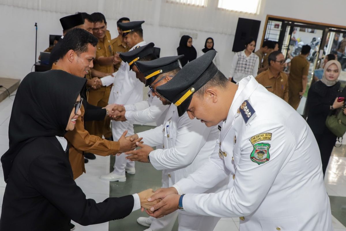 Wali kota lantik 46 PNS Pemkot Pematangsiantar