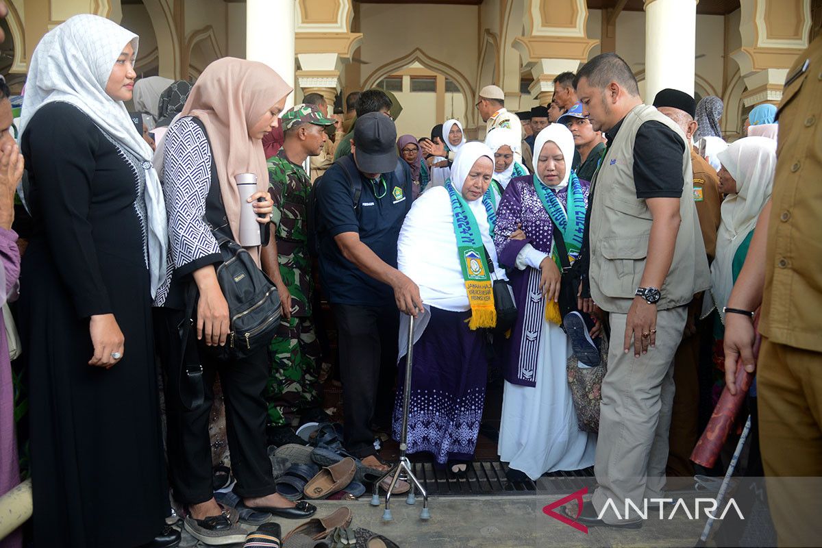 FOTO - Pelepasan JCH kloter pertama Aceh Besar