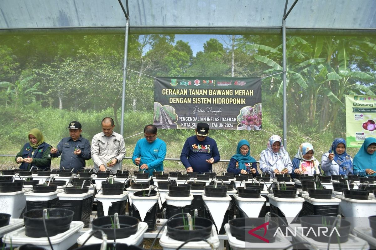 Puluhan petani milenial Kota Sukabumi ikuti sekolah lapang guna tingkatkan kemampuan