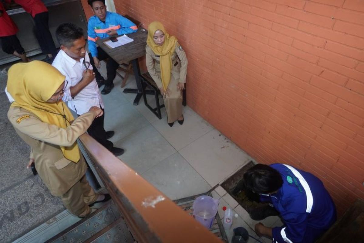 DLH Kota Madiun uji sampling limbah domestik untuk  pantau kualitas air