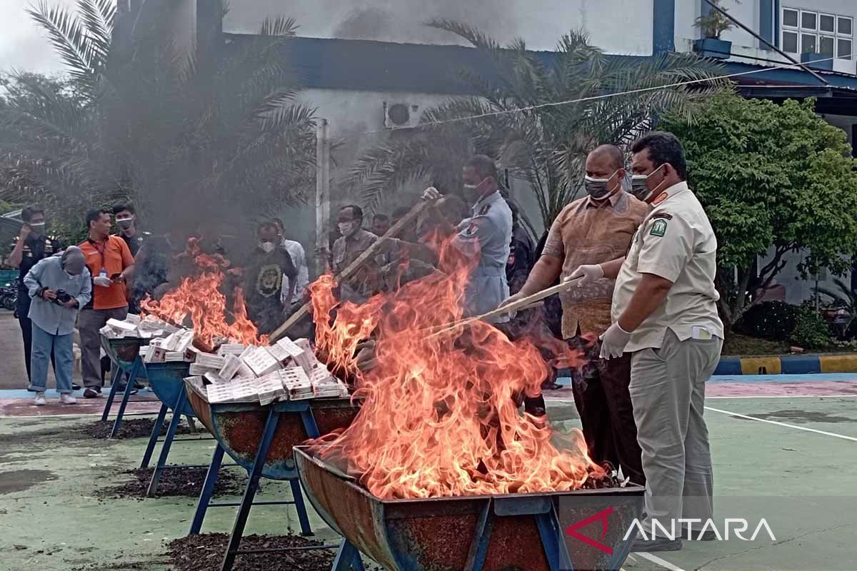 Bea Cukai Langsa sita 5,5 juta batang rokok ilegal sepanjang 2024