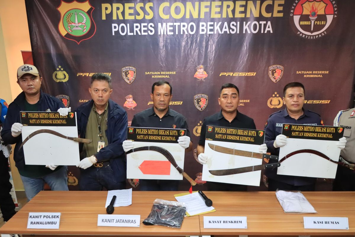Polres Metro Bekasi Kota tangkap 11 remaja terlibat tawuran di Duren Jaya