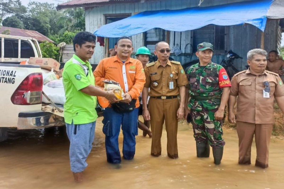 PT Unggul Lestari berikan 250 paket sembako ke korban banjir di Kotim
