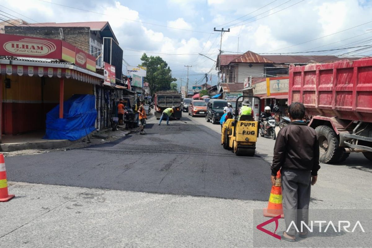 Pemkot Padang Kebut Perbaikan Jalan Kota untuk Kenyamanan Masyarakat