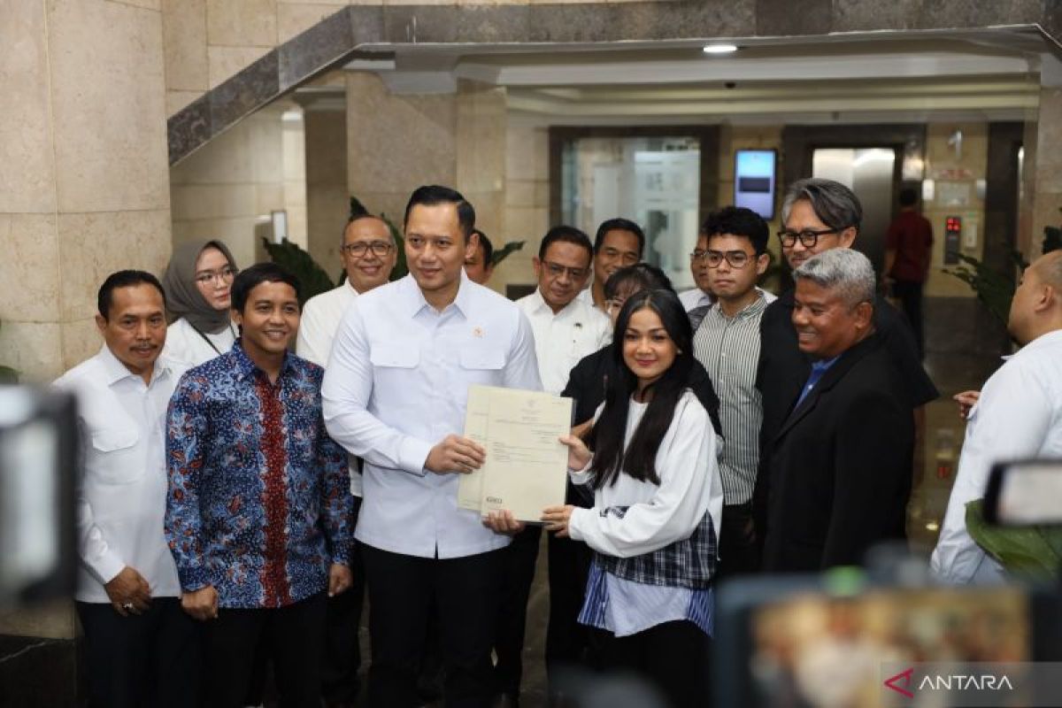 Menteri ATR tuntaskan pengembalian sertifikat tanah keluarga Nirina Zubir