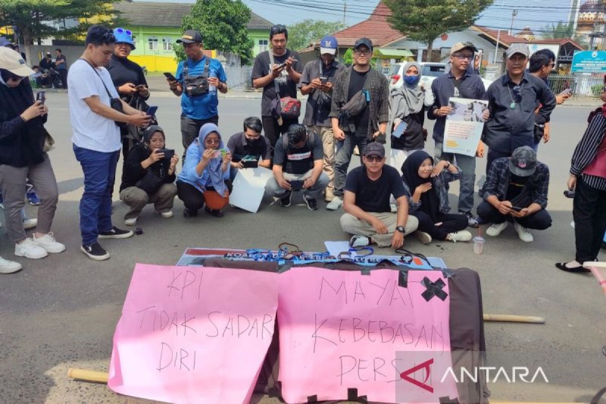 Puluhan jurnalis Bengkulu gelar aksi tolak RUU penyiaran bermasalah