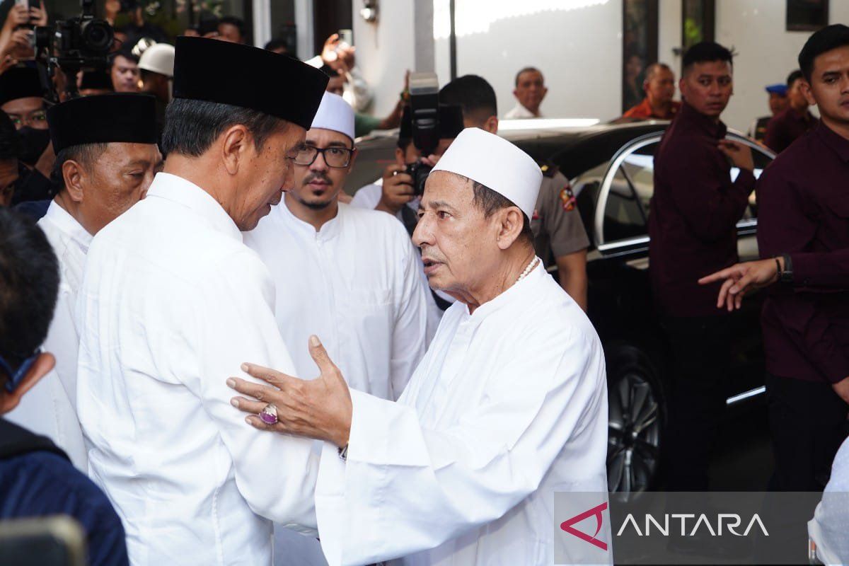 Presiden Jokowi melayat ke rumah duka Habib Luthfi bin Yahya