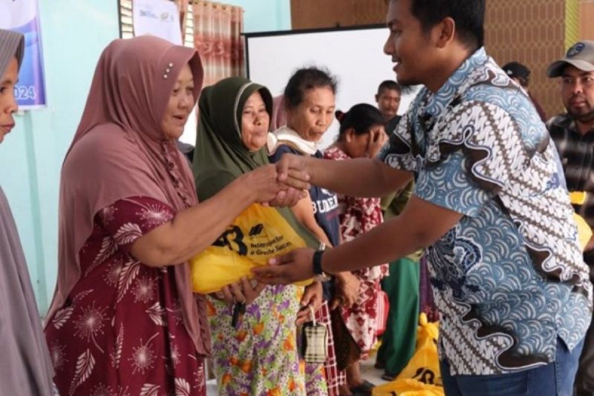 Bantu kendalikan inflasi, PTPN IV PalmCo salurkan ribuan paket sembako gratis