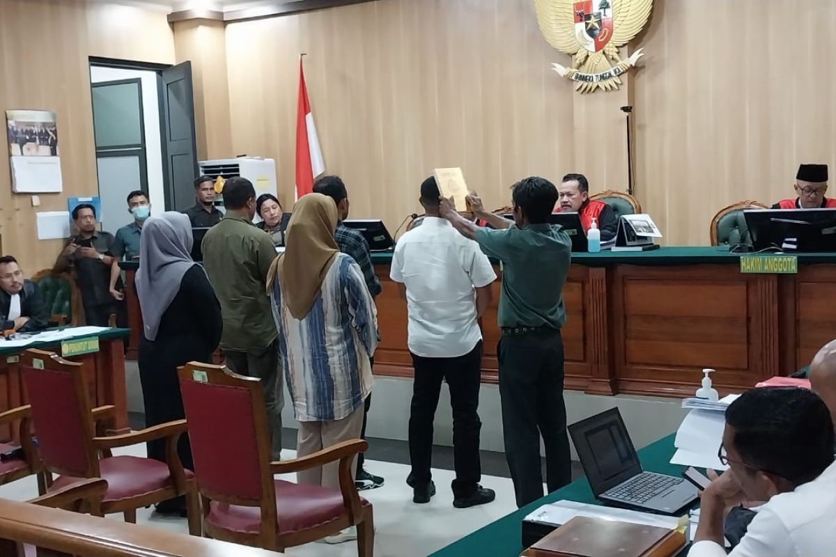 Mantan Gubernur Malut bantah kesaksian istri  ajudannya